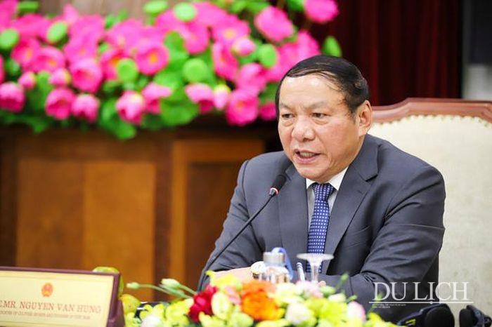 Bộ trưởng Bộ VHTTDL Nguyễn Văn Hùng phát biểu tại tọa đàm.